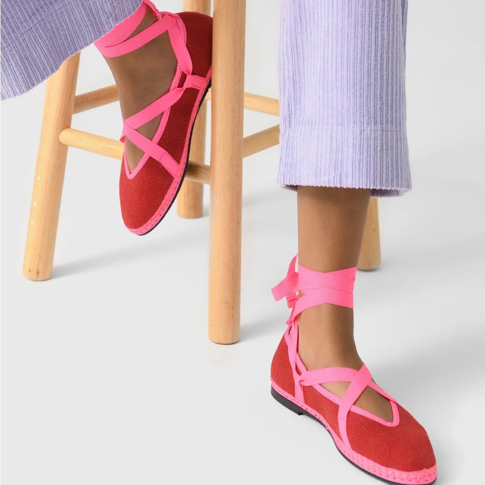 NWT Flabelus Women's Red and Pink Linen Ballet Flats - Picture 2 of 10
